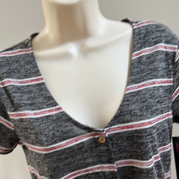 No Boundaries Size M(7-9) Light Weight Short Sleeve Top - Picture 3 of 8